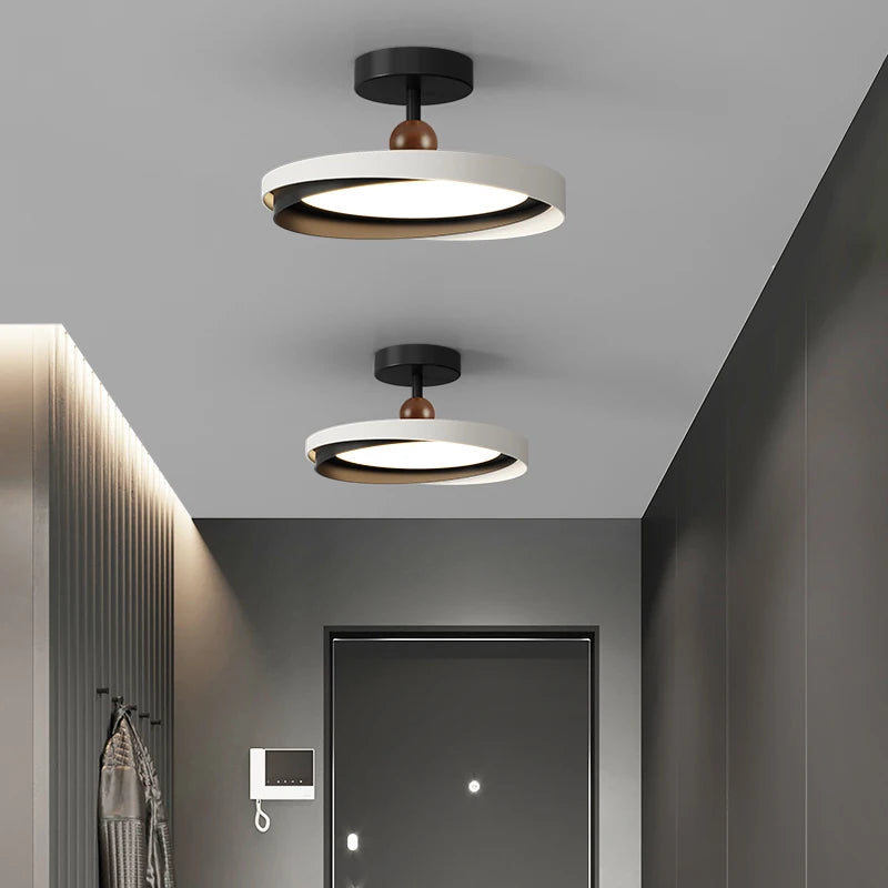 Retro lampa wisząca LED – orzechowa do sypialni i korytarza