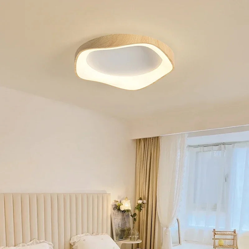 Nordycka lampa sufitowa LED z drewnem