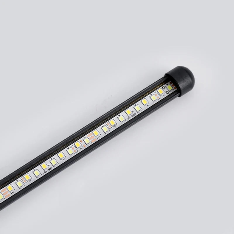 Nowoczesny kinkiet LED – długa listwa ścienna do wnętrz